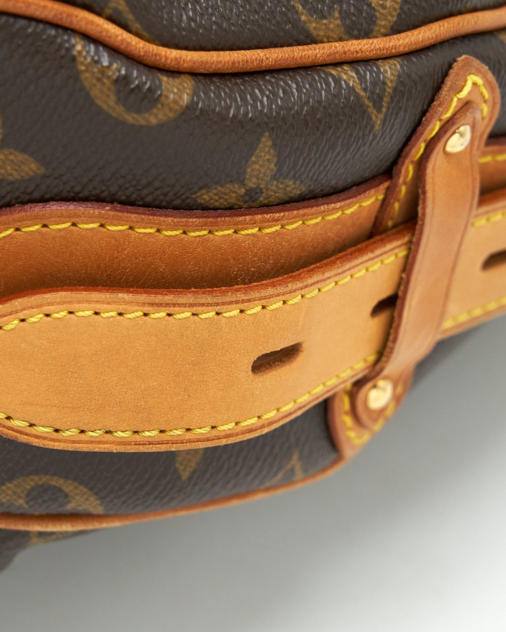 AAA Replica Louis Vuitton LV VINTAGE LARGE SHOULDER BAG MONOGRAM CANVAS GHW