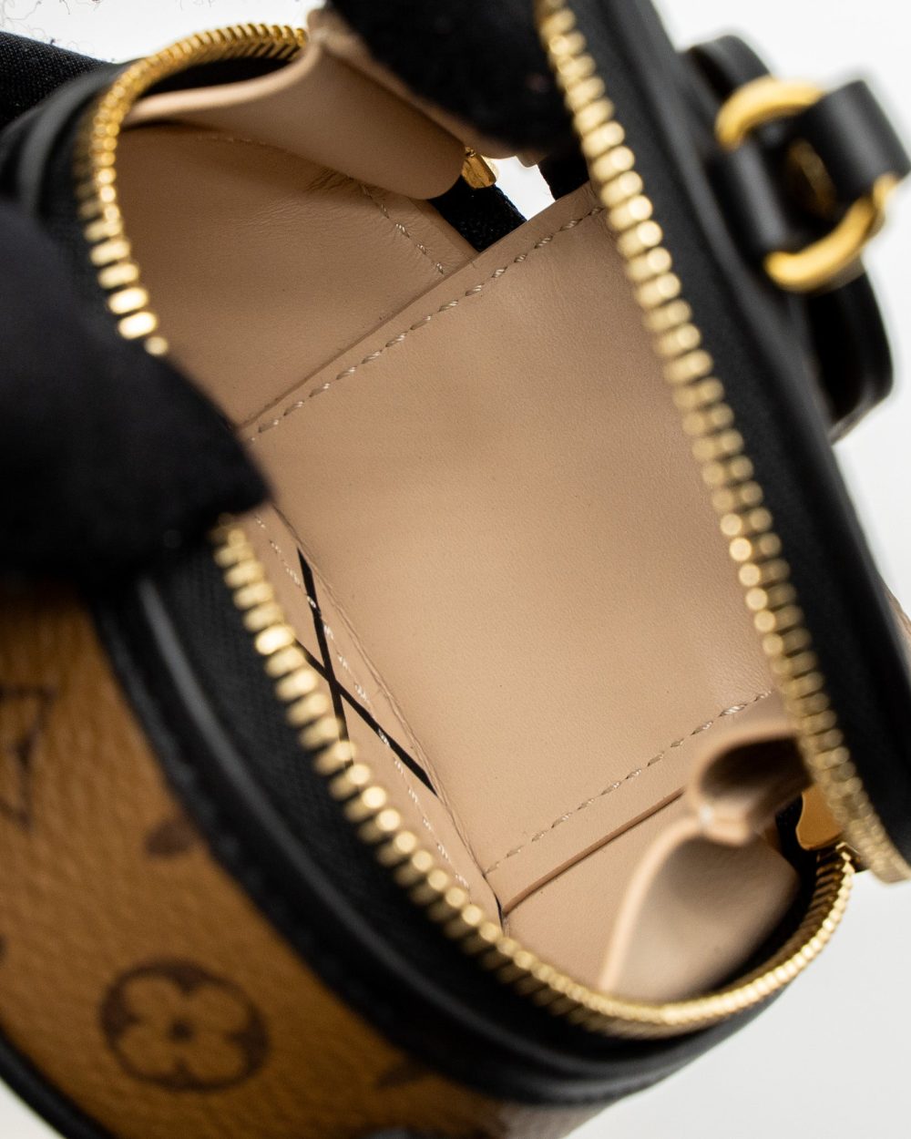 AAA Replica Louis Vuitton LV CHAPEAU NECKLACE/CHAIN BAG MONOGRAM REVERSE CANVAS BLACK GHW