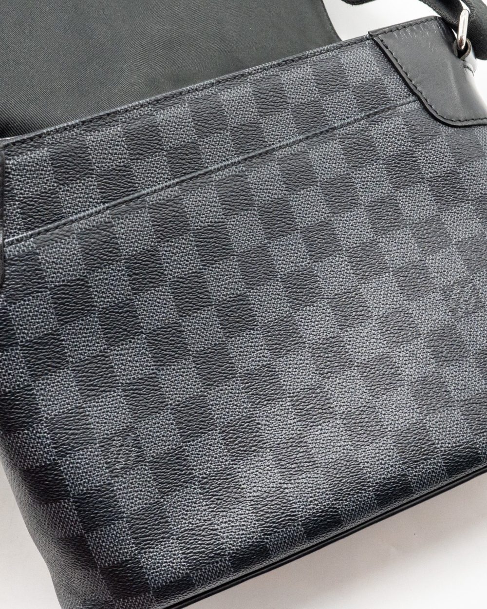 AAA Replica Louis Vuitton LV WORLD MAP DISTRICT MESSENGER BAG DAMIER GRAPHITE CANVAS SHW