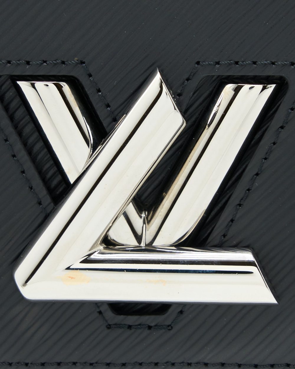 AAA Replica Louis Vuitton LV TWIST PM EPI BLACK SHW