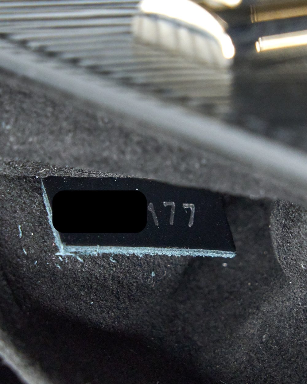 AAA Replica Louis Vuitton LV TWIST PM EPI BLACK SHW