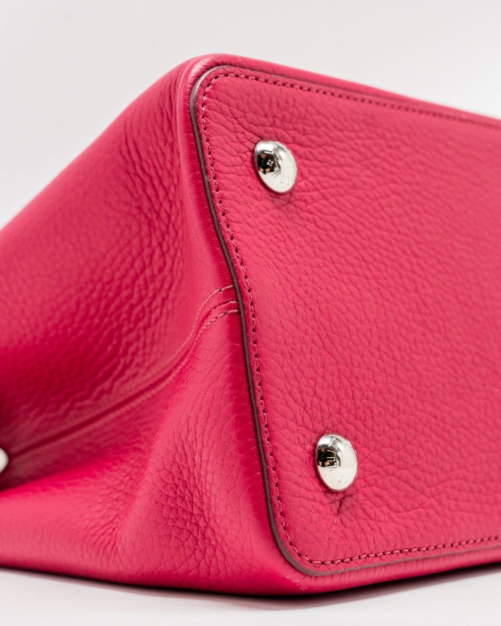 AAA Replica Louis Vuitton LV CAPUCINES TAURILLON HOT PINK SHW