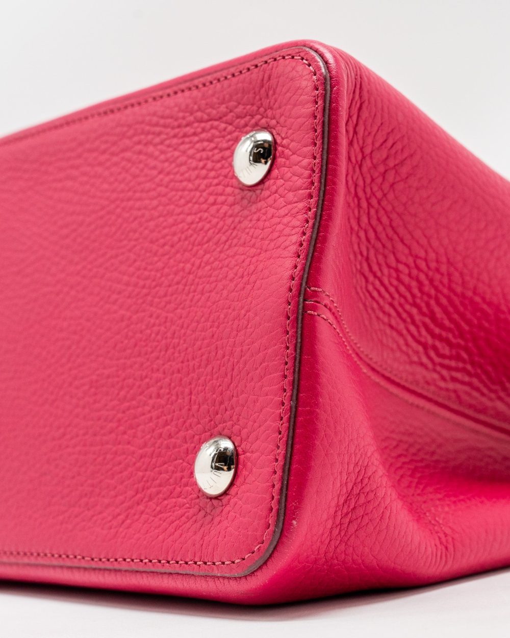 AAA Replica Louis Vuitton LV CAPUCINES TAURILLON HOT PINK SHW