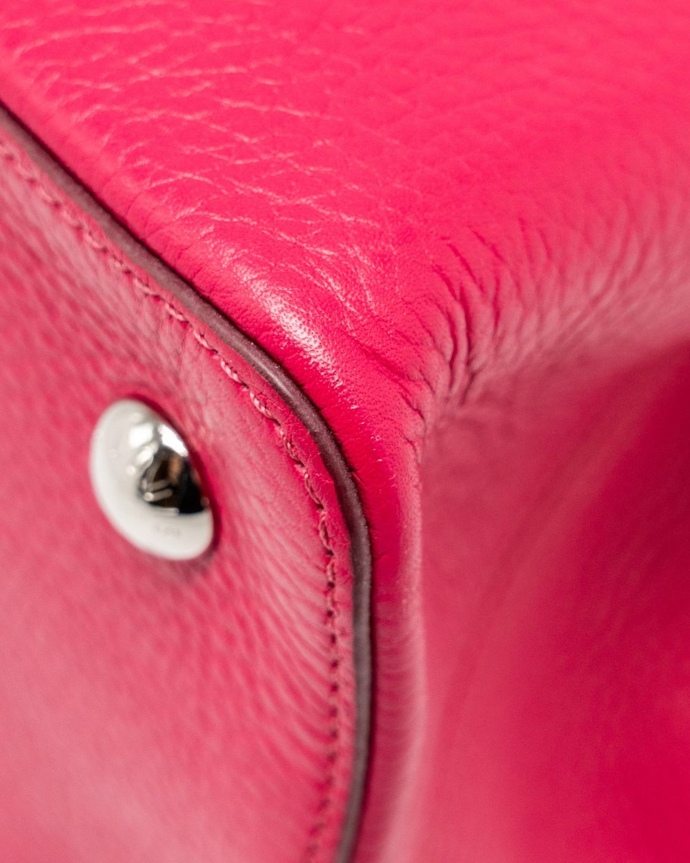 AAA Replica Louis Vuitton LV CAPUCINES TAURILLON HOT PINK SHW