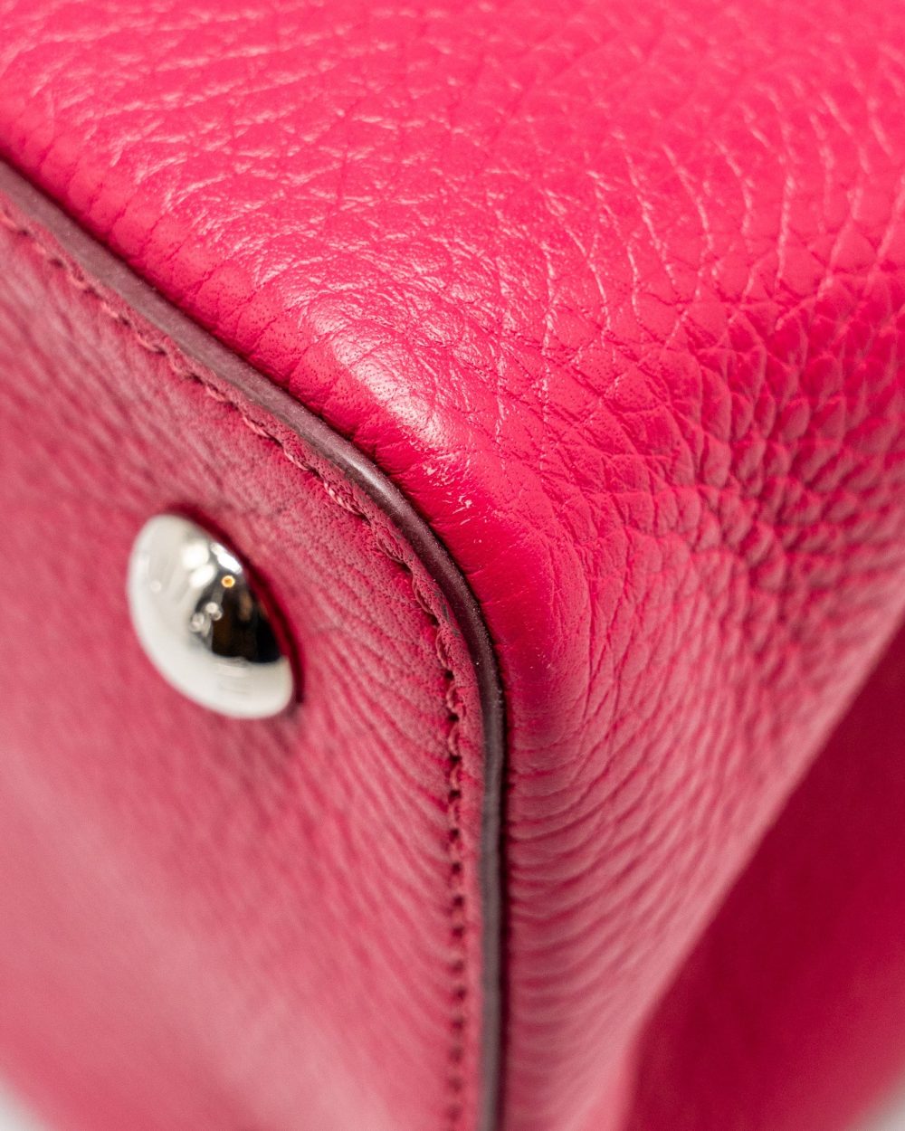 AAA Replica Louis Vuitton LV CAPUCINES TAURILLON HOT PINK SHW