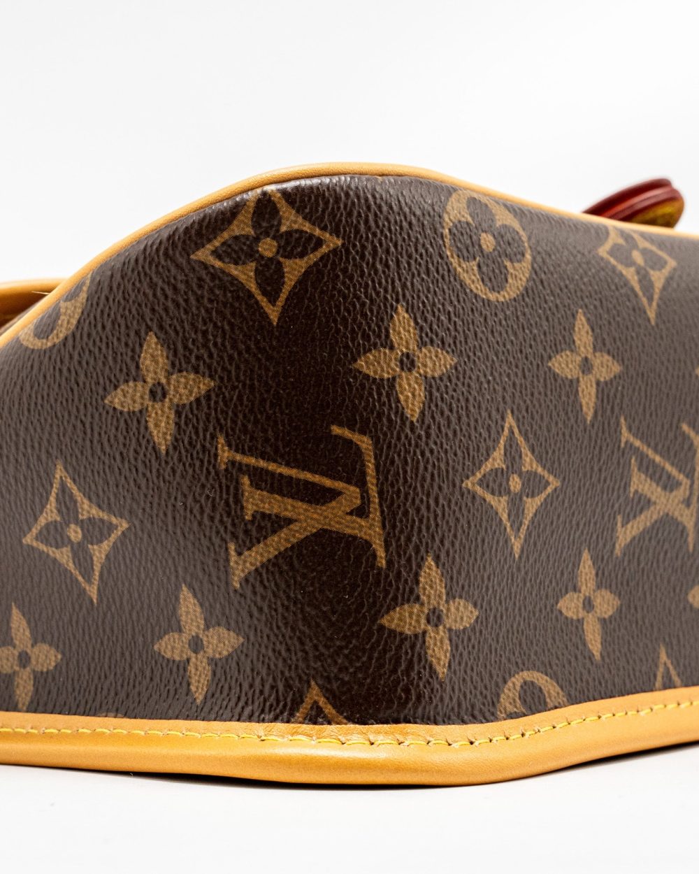 AAA Replica Louis Vuitton LV DIANE BAG WITH FUCHSIA STRAP MONOGRAM CANVAS GHW