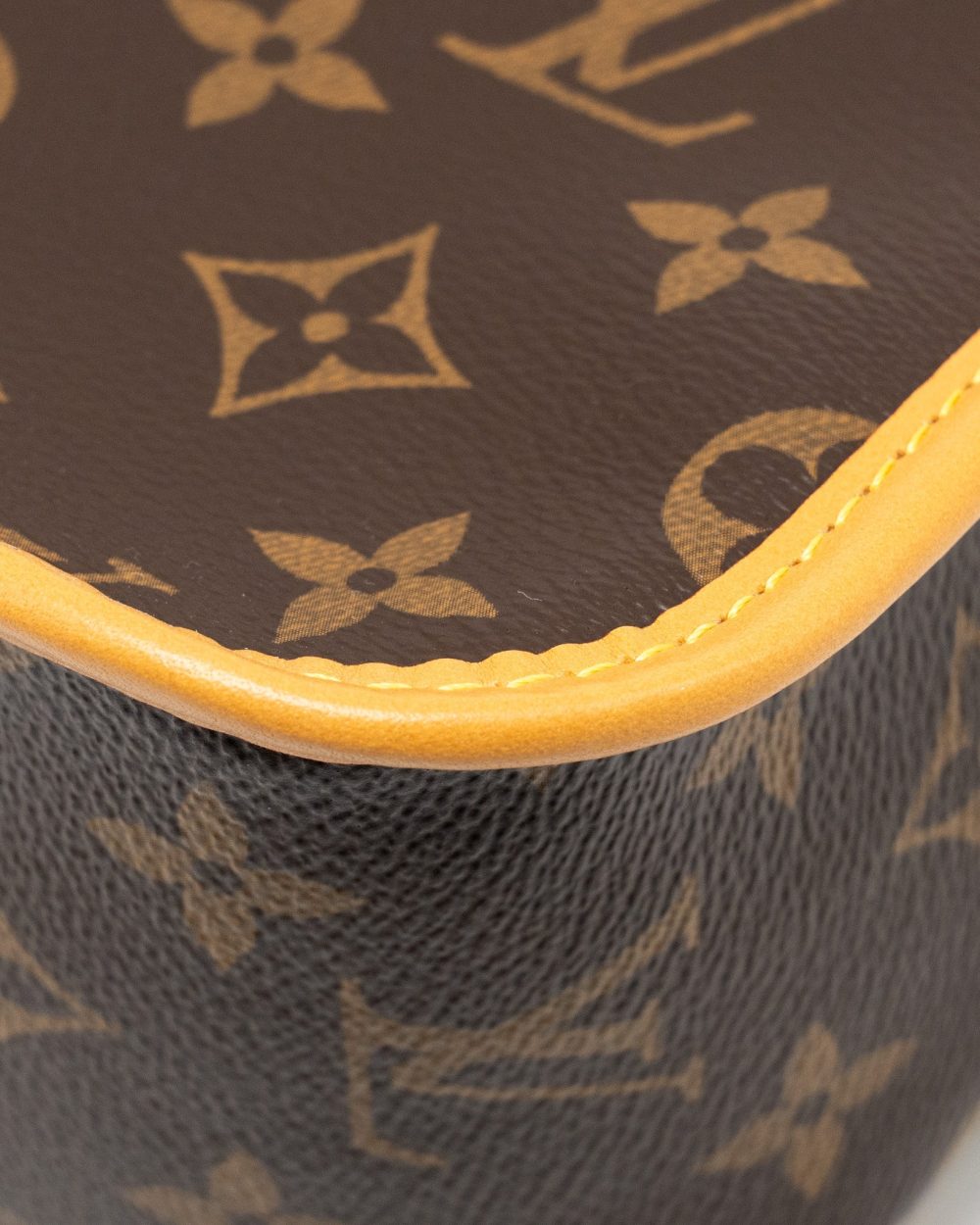 AAA Replica Louis Vuitton LV DIANE BAG WITH FUCHSIA STRAP MONOGRAM CANVAS GHW