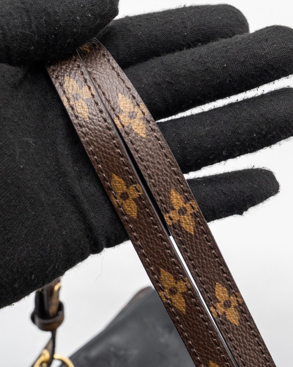 AAA Replica Louis Vuitton LV LV3 POCHETTE SHOULDER BAG REVERSE MONOGRAM CANVAS LAMBSKIN GHW