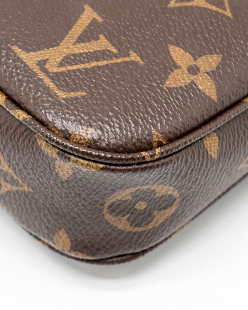 AAA Replica Louis Vuitton LV POCHETTE ACCESSORIES MONOGRAM CANVAS GHW