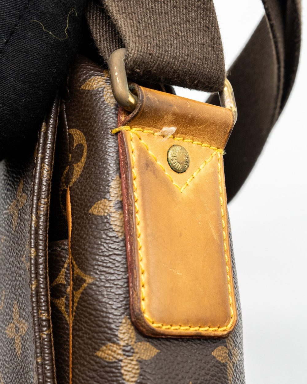 AAA Replica Louis Vuitton LV MEN’S MESSENGER BAG MONOGRAM CANVAS GHW