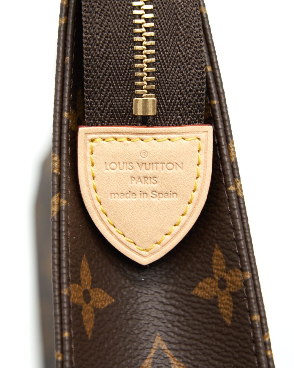 AAA Replica Louis Vuitton LV TOILETRY POUCH SIZE 26 IN MONOGRAM