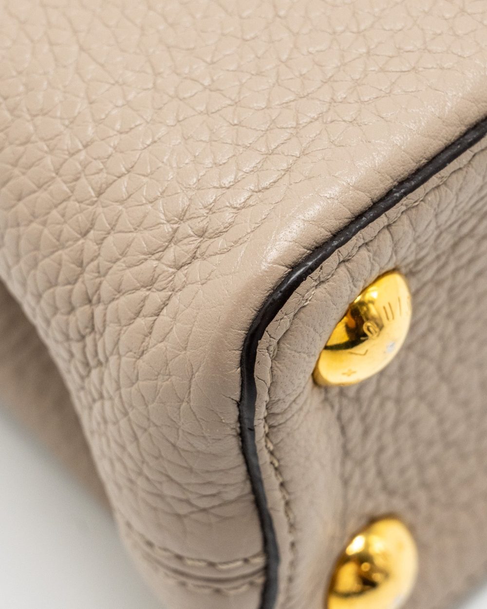 AAA Replica Louis Vuitton LV CAPUCINES BB TAURILLON LIGHT GREY GHW