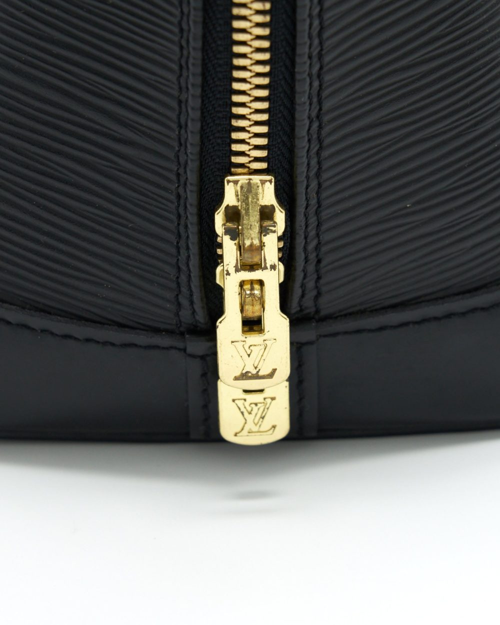 AAA Replica Louis Vuitton LV ALMA BAG EPI BLACK GHW