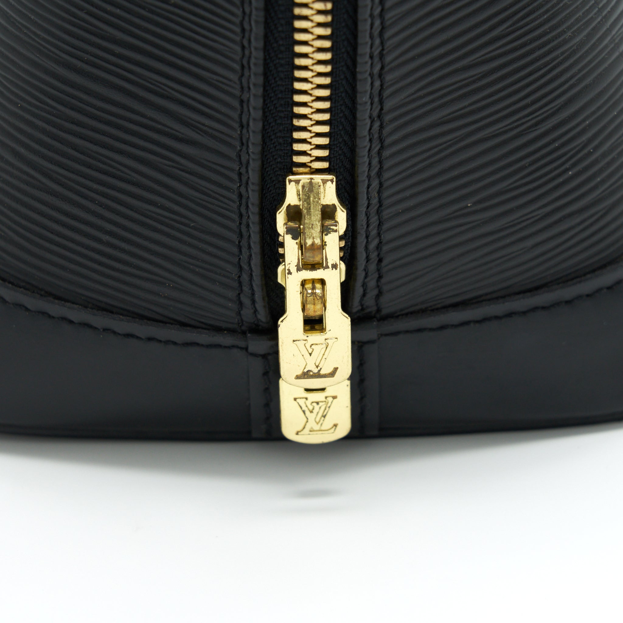 AAA Replica Louis Vuitton LV ALMA BAG EPI BLACK GHW