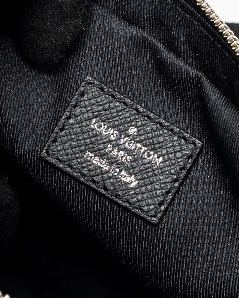 AAA Replica Louis Vuitton LV TAIGA BUM BAG OUTDOOR LEATHER BLACK SHW