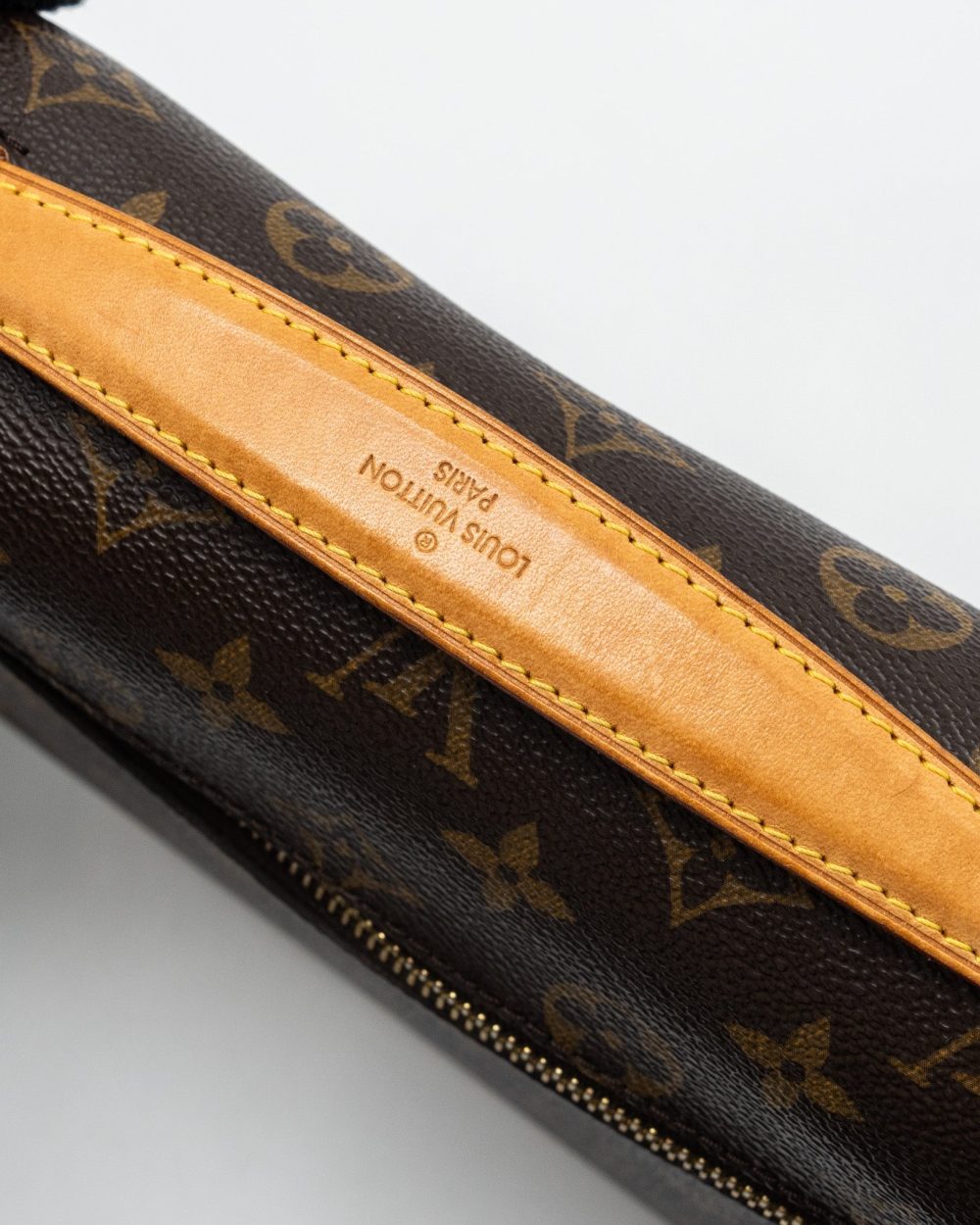 AAA Replica Louis Vuitton LV POCHETTE MÉTIS MONOGRAM CANVAS GHW