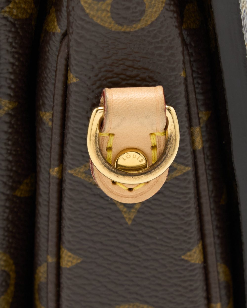 AAA Replica Louis Vuitton LV POCHETTE MÉTIS MONOGRAM CANVAS GHW