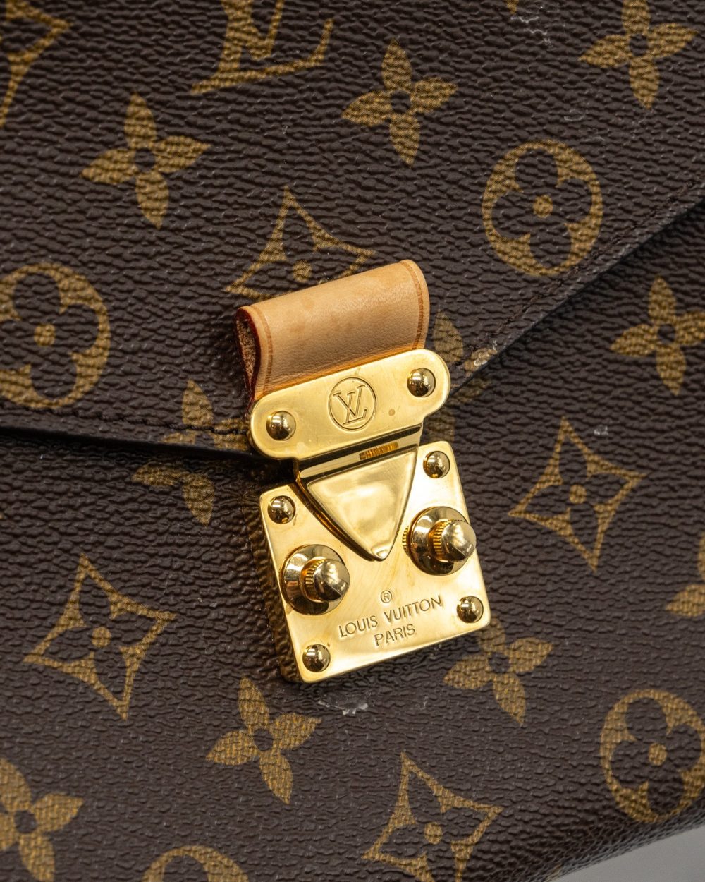 AAA Replica Louis Vuitton LV POCHETTE MÉTIS MONOGRAM CANVAS GHW