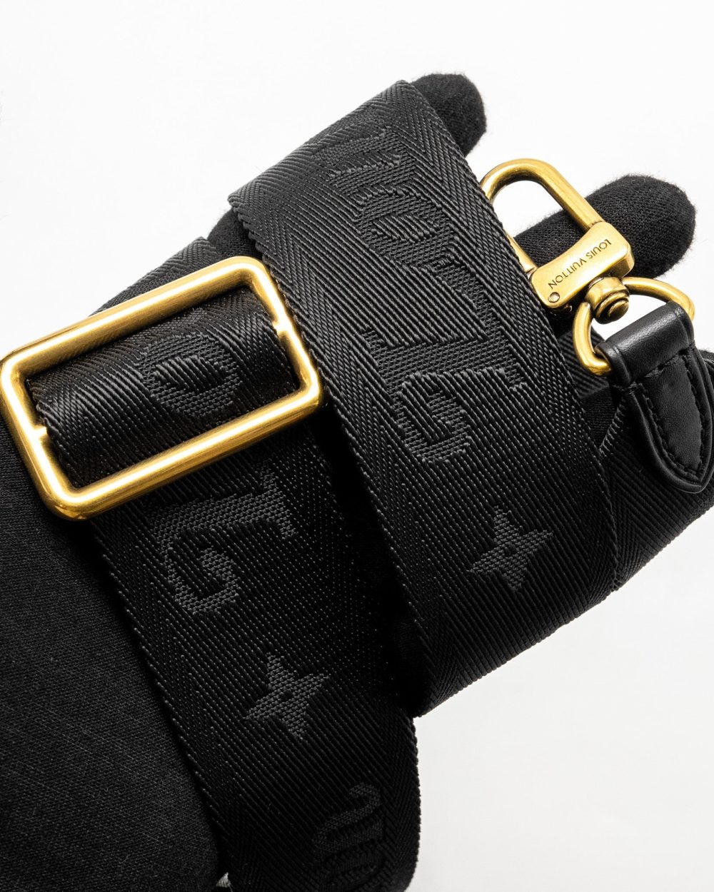 AAA Replica Louis Vuitton LV NEW WAVE MULTI POCHETTE CALFSKIN BLACK GHW