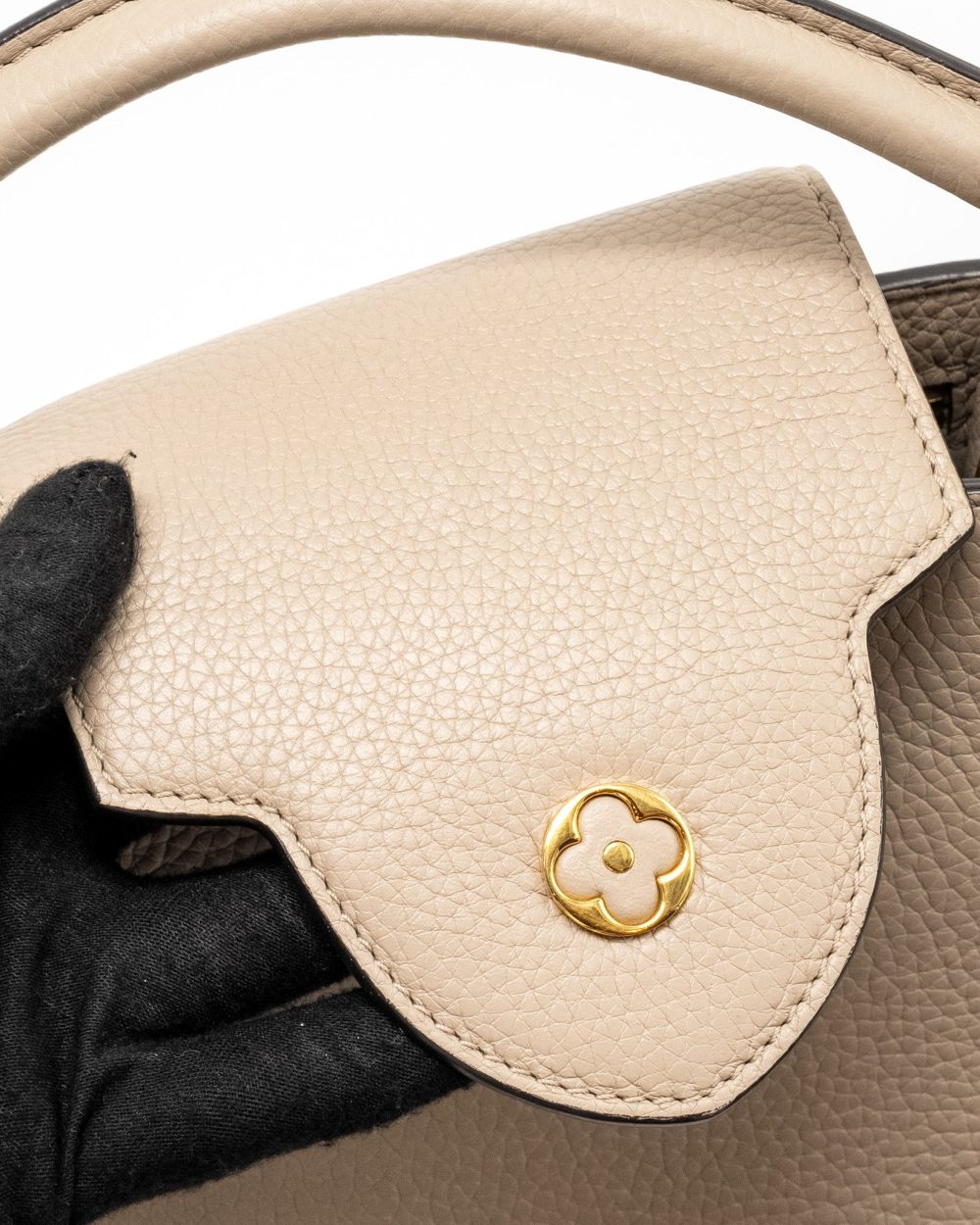 AAA Replica Louis Vuitton LV CAPUCINES BB TAURILLON LIGHT GREY GHW
