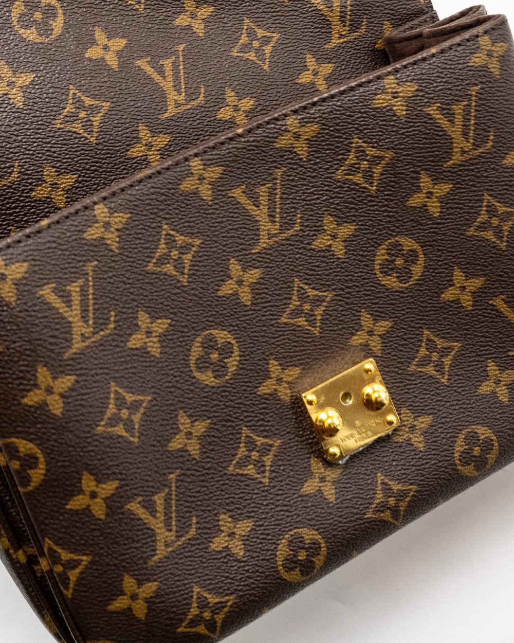 AAA Replica Louis Vuitton LV POCHETTE METIS MONOGRAM CANVAS GHW