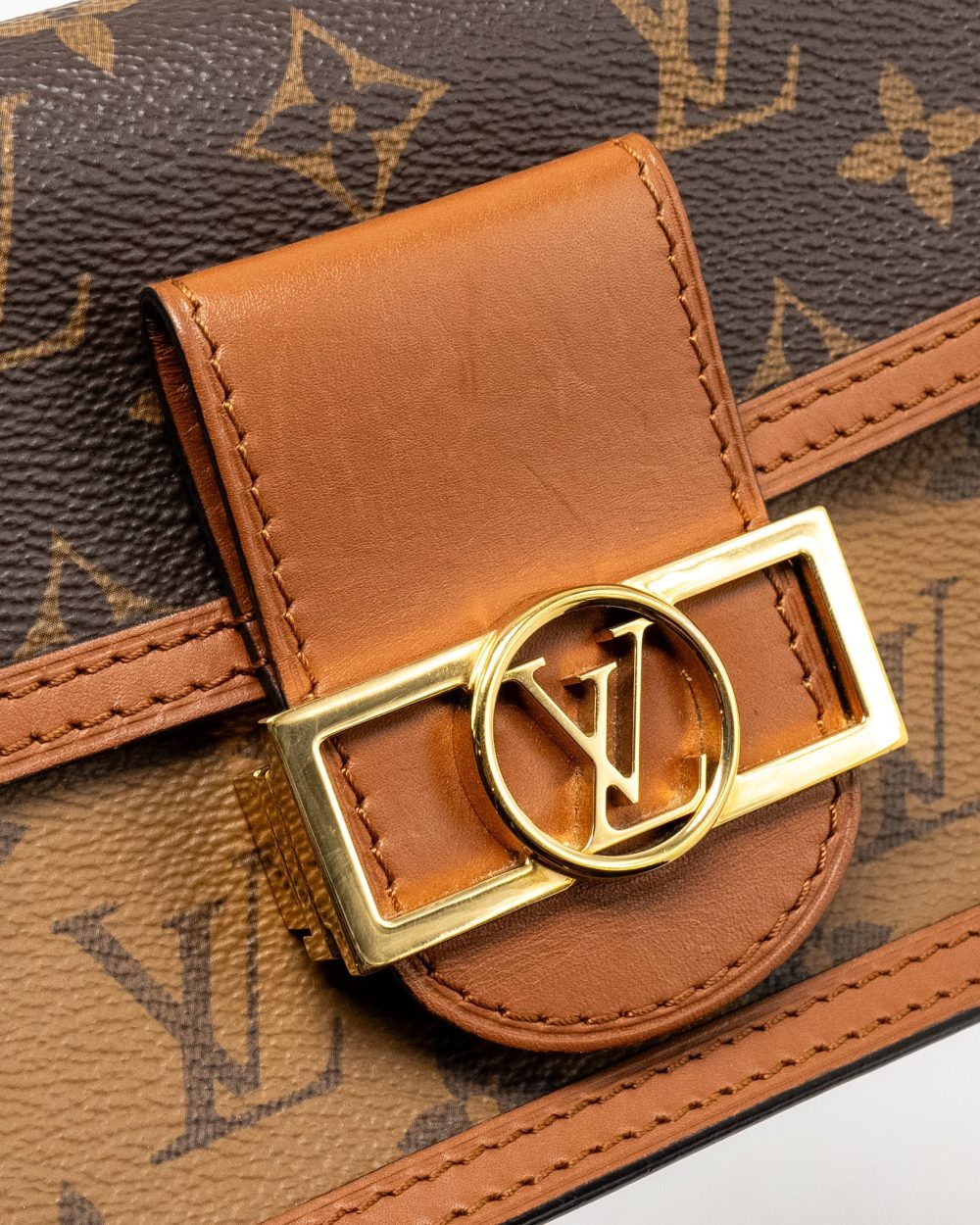 AAA Replica Louis Vuitton LV DAUPHINE CHAIN WALLET MONOGRAM REVERSE CANVAS GHW