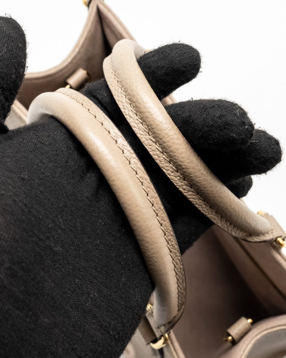 AAA Replica Louis Vuitton LV ONTHEGO PM BICOLOUR MONOGRAM EMPREINTE LEATHER TOURTERELLE/CREME GHW