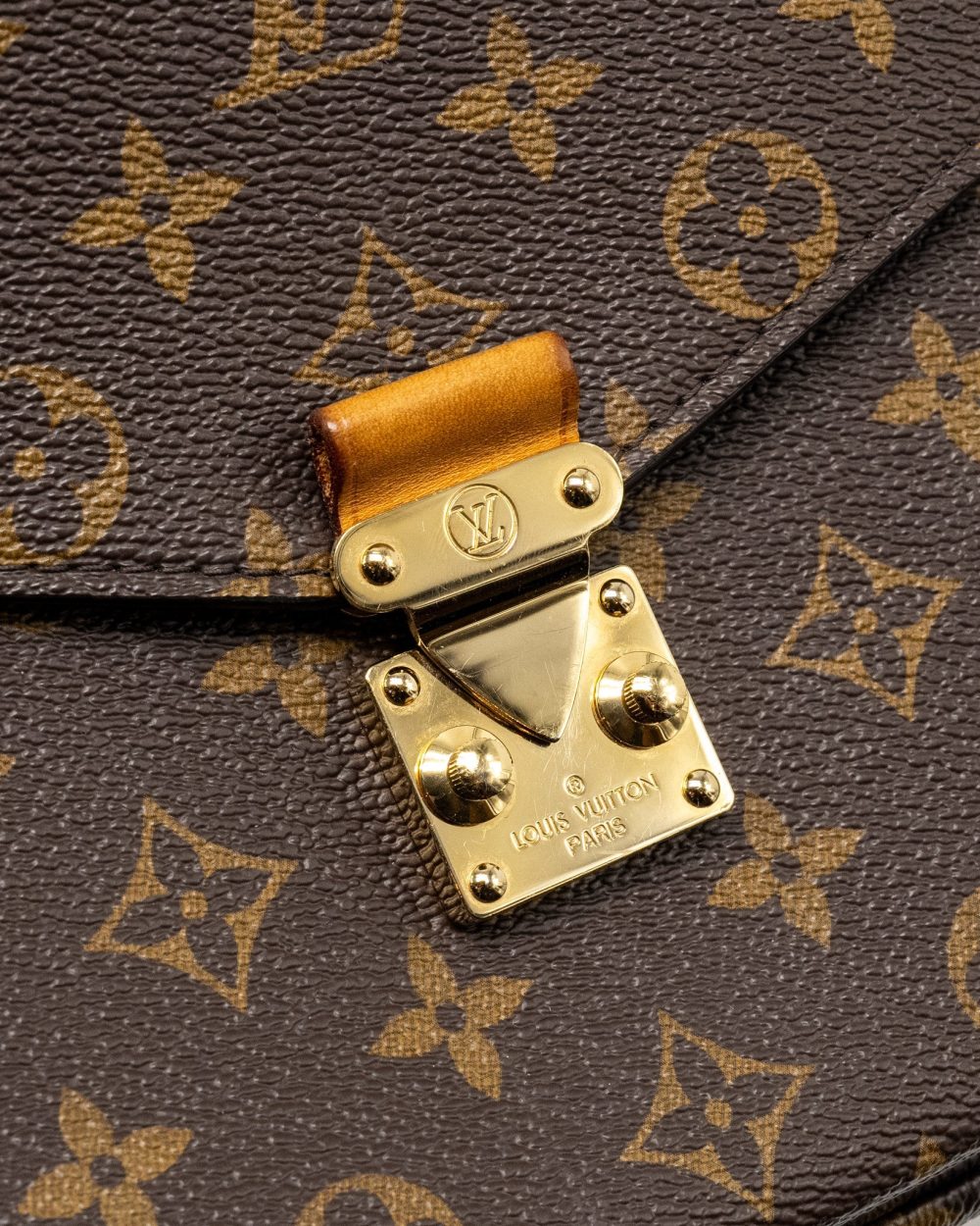 AAA Replica Louis Vuitton LV POCHETTE METIS MONOGRAM CANVAS GHW