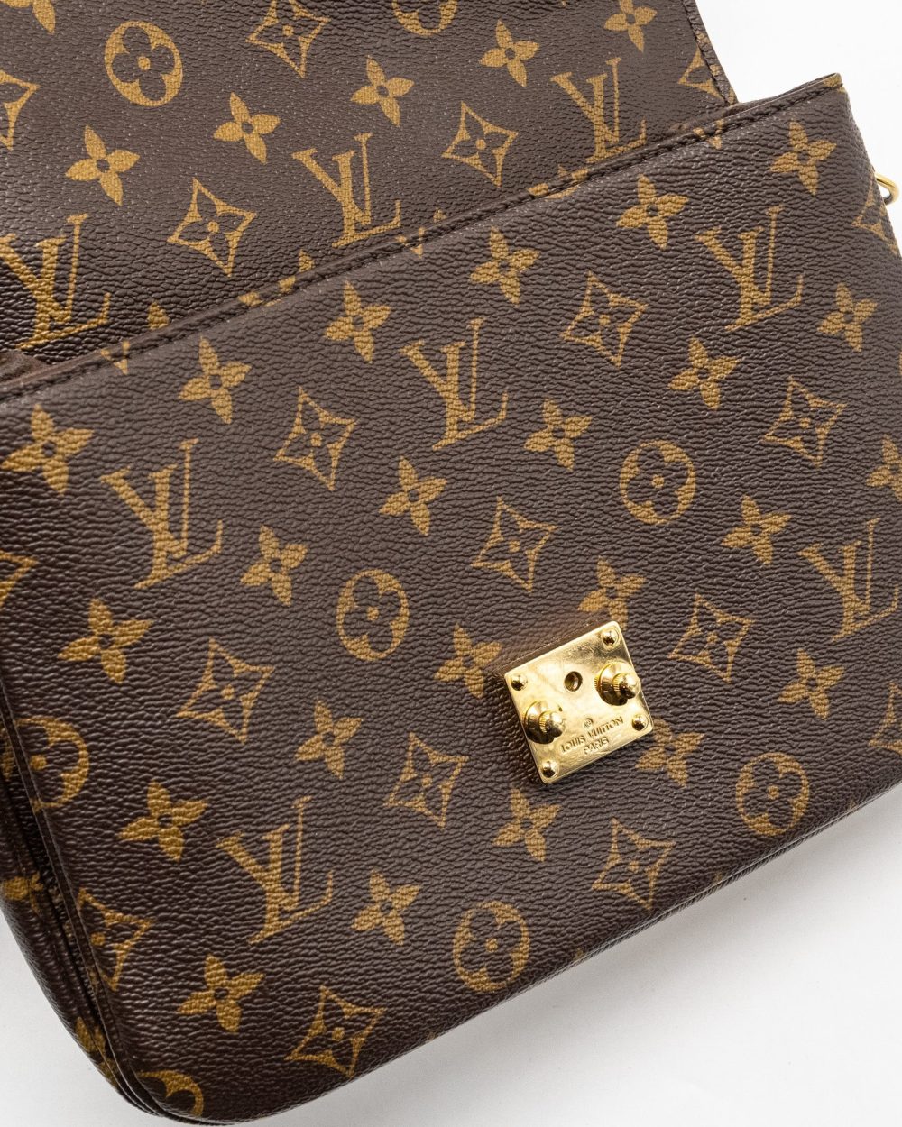 AAA Replica Louis Vuitton LV POCHETTE METIS MONOGRAM CANVAS GHW