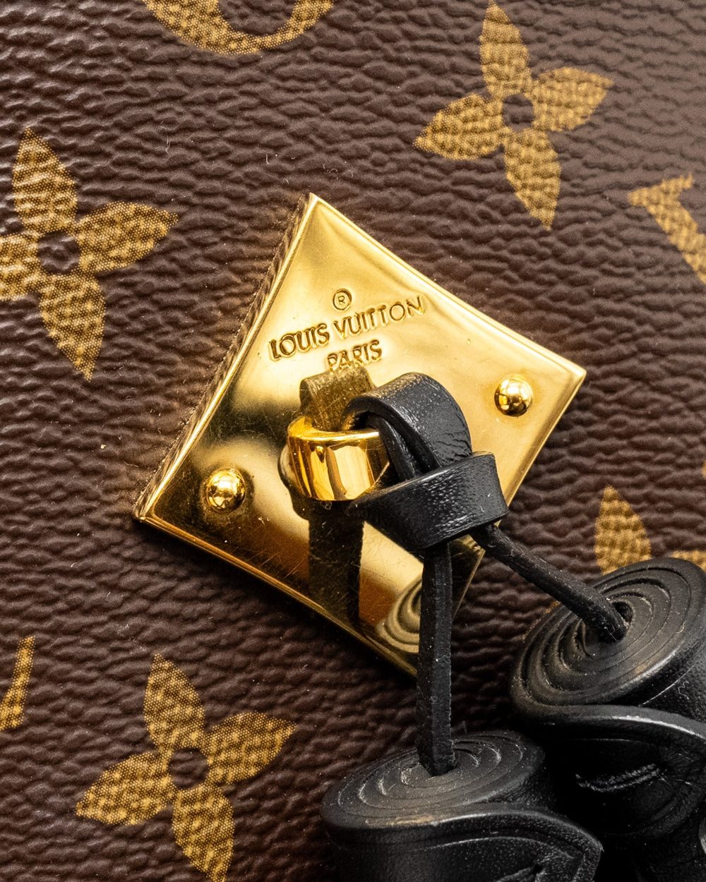 AAA Replica Louis Vuitton LV SAINTONGE CROSSBODY BAG MONOGRAM CANVAS GHW