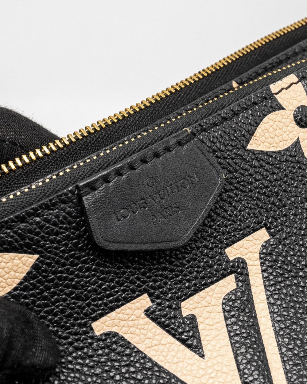 AAA Replica Louis Vuitton LV MULTI POCHETTE ACCESSORIES BICOLOUR MONOGRAM EMPREINTE GHW