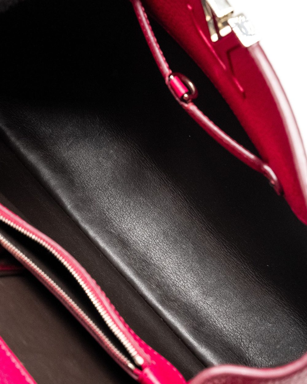 AAA Replica Louis Vuitton LV CAPUCINES TAURILLON HOT PINK SHW